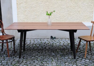 Tisch aus Schwarznuss